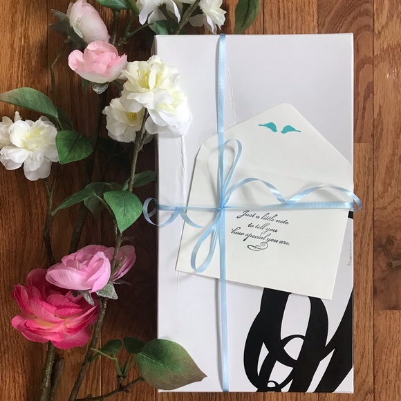 Meet your Posher, Crystal - Picture 3 of 3